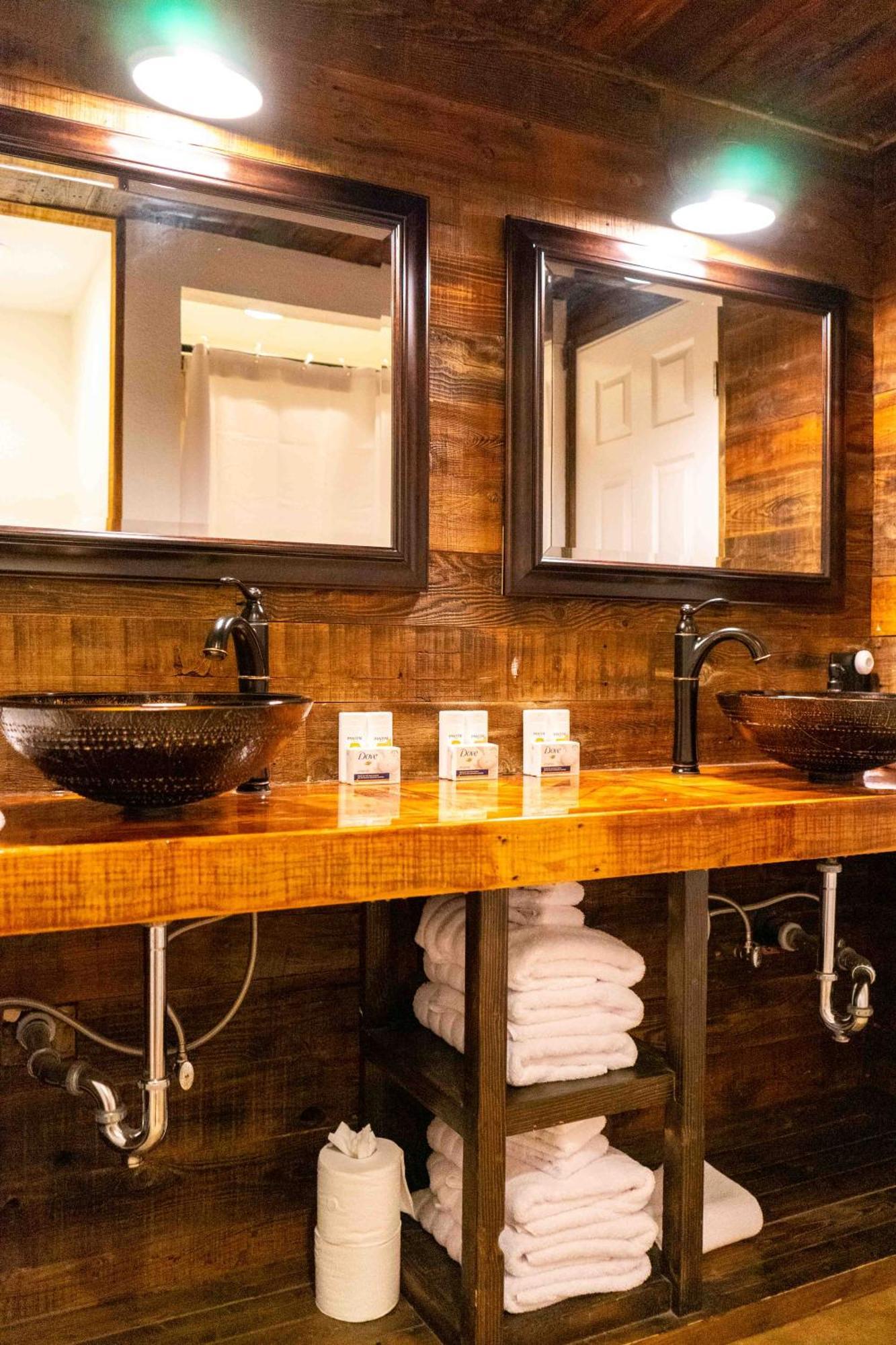 Miners Suite-Centrally Located In Shaver Lake Exterior photo